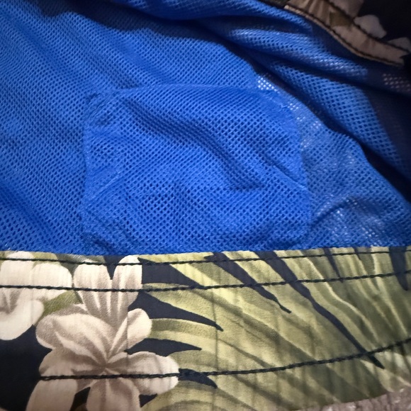 Tommy Bahama Floral Pineapple Relax Swim Shorts- Medium - Picture 6 of 10